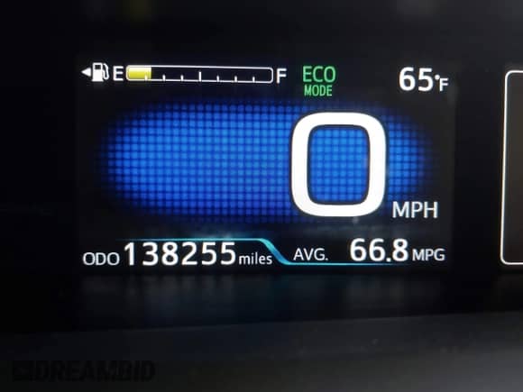 2018 Toyota Prius Plus z VIN JTDKARFP7J3083814, wystawiony jako IAAI lot #42511795 z przebiegiem 138 255 mil mil oraz . Historia ofert i sprzedaży dostępna na DreamBid. Obrazek 16.