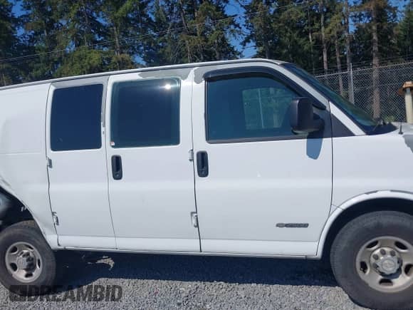 2006 Chevrolet Express Cargo z VIN 1GCGG25V261196973, wystawiony jako IAAI lot #42815535 z przebiegiem 224 942 mil mil oraz . Historia ofert i sprzedaży dostępna na DreamBid. Obrazek 13.