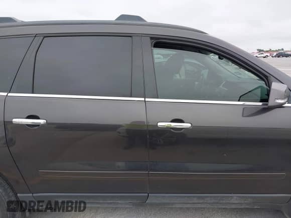 2016 Chevrolet Traverse LT z VIN 1GNKRHKD8GJ223475, wystawiony jako IAAI lot #42346469 z przebiegiem 122 127 mil mil oraz . Historia ofert i sprzedaży dostępna na DreamBid. Obrazek 14.
