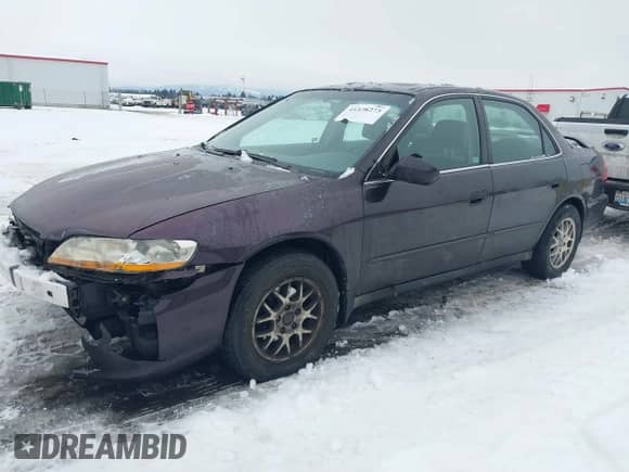 1998 Honda Accord LX z VIN 1HGCG1645WA000699, wystawiony jako IAAI lot #41598273 z przebiegiem 186 732 mil mil oraz . Historia ofert i sprzedaży dostępna na DreamBid. Obrazek 2.