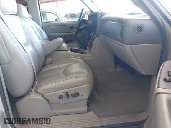 2004 Chevrolet Suburban LT с VIN 1GNEC16T84R185251, выставлен на аукционе IAAI как лот 42770600 с пробегом 276 911 миль миль и . История ставок и продаж доступна на DreamBid. Изображение 5.
