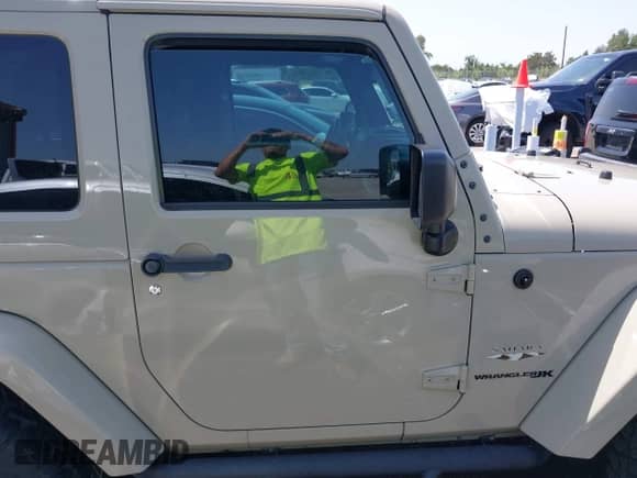 2018 Jeep Wrangler Sahara with VIN 1C4AJWBGXJL811092, listed as a IAAI auction lot 42305620 with 41,021 mi miles and . Bid and sale history available at DreamBid. Image 13.