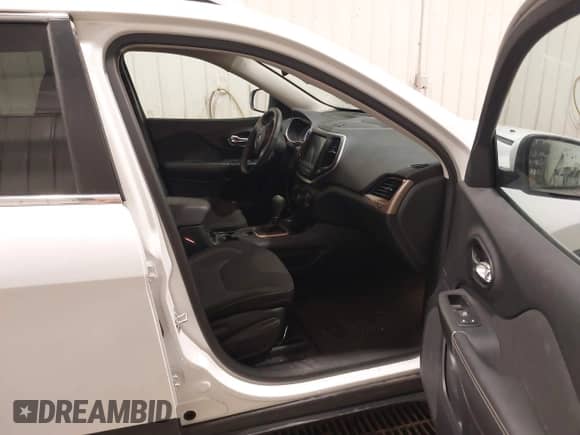 2016 Jeep Cherokee Latitude с VIN 1C4PJMCS5GW271708, выставлен на аукционе IAAI как лот 43360428 с пробегом 61 986 миль миль и . История ставок и продаж доступна на DreamBid. Изображение 5.