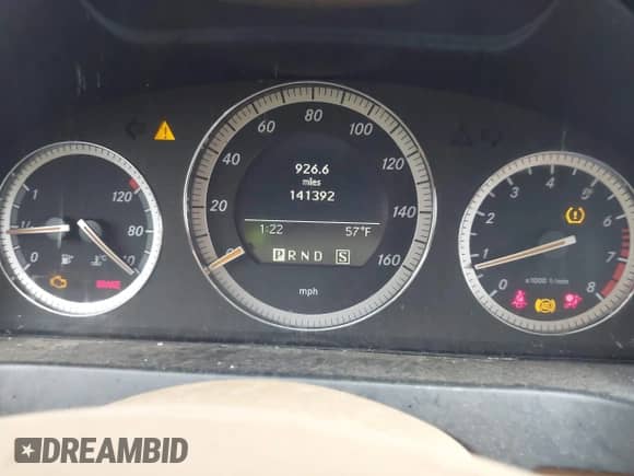 2008 Mercedes-Benz C 300 Sport z VIN WDDGF81X88F172542, wystawiony jako IAAI lot #43441110 z przebiegiem 141 392 mil mil oraz . Historia ofert i sprzedaży dostępna na DreamBid. Obrazek 7.