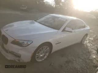 2013 BMW 7 Series 740i z VIN WBAYA6C51DD143366, wystawiony jako Copart lot #44392605 z przebiegiem 79 326 mil mil oraz Szkoda całkowita • Salvage title. Historia ofert i sprzedaży dostępna na DreamBid. Obrazek 1.
