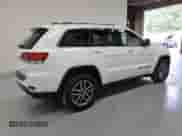 2020 Jeep Grand Cherokee Laredo E z VIN 1C4RJFAG4LC196482, wystawiony jako Copart lot #84601225 z przebiegiem 129 525 mil mil oraz Czysty tytuł • Clean title. Historia ofert i sprzedaży dostępna na DreamBid. Obrazek 3.
