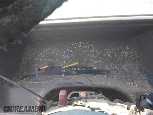 1998 Chevrolet Silverado 1500 z VIN 2GCEC19M2W1160841, wystawiony jako IAAI lot #42951642 z przebiegiem 237 538 mil mil oraz . Historia ofert i sprzedaży dostępna na DreamBid. Obrazek 7.