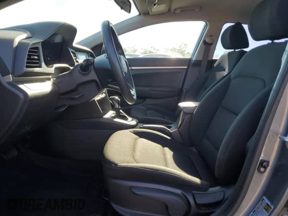 2019 Hyundai Elantra SE z VIN KMHD74LF4KU812980, wystawiony jako Copart lot #87433855 z przebiegiem 45 249 mil mil oraz Czysty tytuł • Clean title. Historia ofert i sprzedaży dostępna na DreamBid. Obrazek 7.