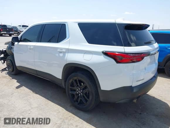 2022 Chevrolet Traverse LS z VIN 1GNERFKW2NJ132976, wystawiony jako IAAI lot #42045876 z przebiegiem 55 601 mil mil oraz . Historia ofert i sprzedaży dostępna na DreamBid. Obrazek 3.