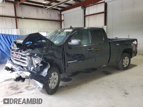 2013 GMC Sierra 1500 SLE z VIN 1GTR2VE78DZ257087, wystawiony jako Copart lot #70910825 z przebiegiem 62 007 mil mil oraz Szkoda całkowita • Salvage title. Historia ofert i sprzedaży dostępna na DreamBid. Obrazek 1.
