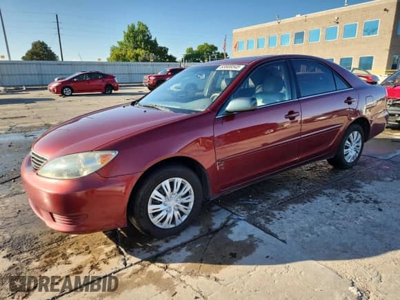 2005 Toyota Camry STD z VIN 4T1BE32K65U026611, wystawiony jako Copart lot #83808545 z przebiegiem 260 770 mil mil oraz Szkoda całkowita • Salvage title. Historia ofert i sprzedaży dostępna na DreamBid. Obrazek 1.