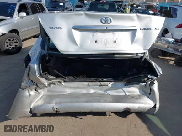 2005 Toyota Camry STD z VIN 4T1BE32K95U600201, wystawiony jako IAAI lot #42746691 z przebiegiem 224 978 mil mil oraz . Historia ofert i sprzedaży dostępna na DreamBid. Obrazek 6.