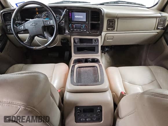 2003 Chevrolet Suburban LT z VIN 1GNFK16Z83J228298, wystawiony jako Copart lot #56543165 z przebiegiem 214 110 mil mil oraz Czysty tytuł • Clean title. Historia ofert i sprzedaży dostępna na DreamBid. Obrazek 8.