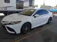 2023 Toyota Camry SE z VIN 4T1G11AK0PU764110, wystawiony jako IAAI lot #43152200 z przebiegiem 24 639 mil mil oraz . Historia ofert i sprzedaży dostępna na DreamBid. Obrazek 18.