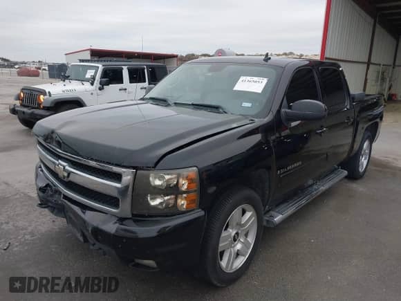2008 Chevrolet Silverado 1500 1LT with VIN 3GCEC13048G302896, listed as a IAAI auction lot 41365053 with 186,722 mi miles and . Bid and sale history available at DreamBid. Image 2.