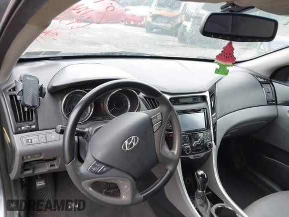 2013 Hyundai Sonata Limited z VIN 5NPEC4AC7DH695129, wystawiony jako IAAI lot #42515702 z przebiegiem Nie podano mil oraz . Historia ofert i sprzedaży dostępna na DreamBid. Obrazek 11.