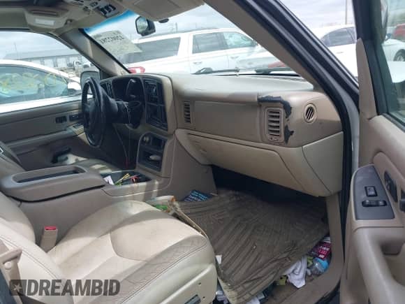 2004 Chevrolet Tahoe LS with VIN 1GNEK13Z04R143782, listed as a IAAI auction lot 42002281 with 285,246 mi miles and . Bid and sale history available at DreamBid. Image 5.