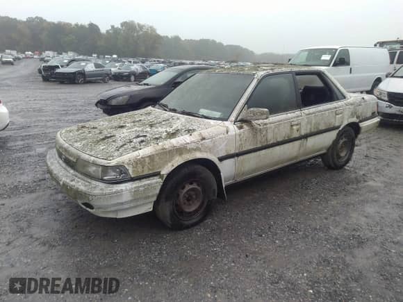 1991 Toyota Camry z VIN 4T1SV22E1MU450491, wystawiony jako IAAI lot #40356634 z przebiegiem 285 677 mil mil oraz . Historia ofert i sprzedaży dostępna na DreamBid. Obrazek 2.