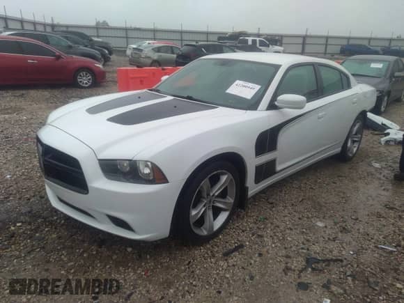 2011 Dodge Charger Rallye Plus z VIN 2B3CL3CG6BH535588, wystawiony jako IAAI lot #42200949 z przebiegiem 145 903 mil mil oraz . Historia ofert i sprzedaży dostępna na DreamBid. Obrazek 2.