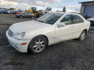 2004 Mercedes-Benz C 240 with VIN WDBRF81J04F526447, listed as a Copart auction lot 76088664 with 132,319 mi miles and Salvage title. Bid and sale history available at DreamBid. Image 1.