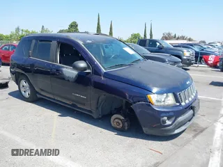 2013 Jeep Compass Sport z VIN 1C4NJCBA9DD270482, wystawiony jako IAAI lot #42387008 z przebiegiem 164 342 mil mil oraz . Historia ofert i sprzedaży dostępna na DreamBid. Obrazek 1.