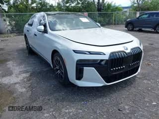 2024 BMW 7 Series 740i z VIN WBA23EH09RCS39735, wystawiony jako IAAI lot #42815834 z przebiegiem 8 086 mil mil oraz . Historia ofert i sprzedaży dostępna na DreamBid. Obrazek 1.