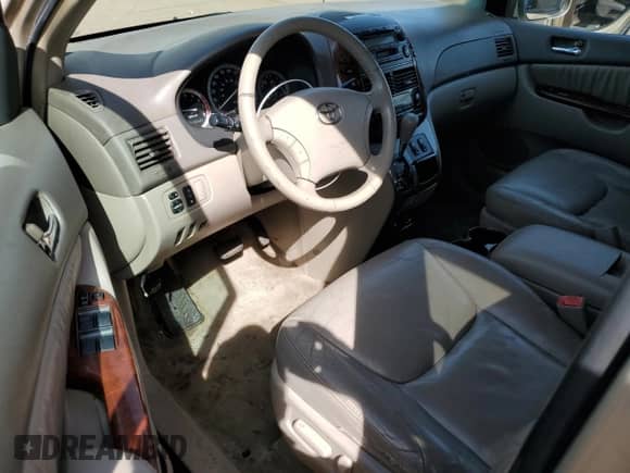 2005 Toyota Sienna XLE z VIN 5TDBA22C95S038095, wystawiony jako Copart lot #84427715 z przebiegiem 201 341 mil mil oraz Czysty tytuł • Clean title. Historia ofert i sprzedaży dostępna na DreamBid. Obrazek 8.