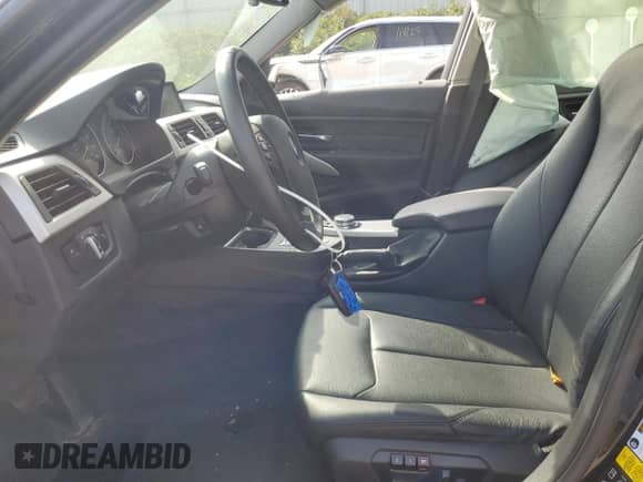 2015 BMW 3 Series 320i xDrive с VIN WBA3C3C57FK203068, выставлен на аукционе Copart как лот 80079605 с пробегом 36 199 миль миль и На запчасти • Non repairable. История ставок и продаж доступна на DreamBid. Изображение 7.