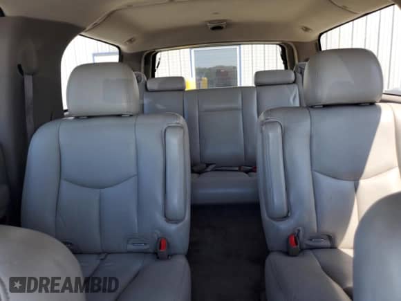 2004 Chevrolet Suburban Z71 z VIN 3GNFK16Z14G148988, wystawiony jako Copart lot #66498805 z przebiegiem 152 229 mil mil oraz Czysty tytuł • Clean title. Historia ofert i sprzedaży dostępna na DreamBid. Obrazek 10.