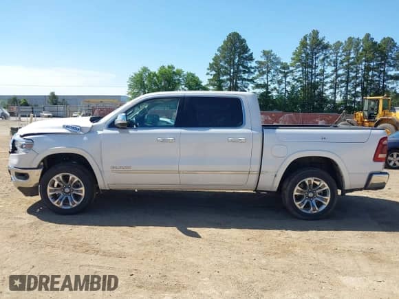 2022 Ram 1500 Limited z VIN 1C6SRFHT1NN361450, wystawiony jako IAAI lot #42027326 z przebiegiem 26 557 mil mil oraz . Historia ofert i sprzedaży dostępna na DreamBid. Obrazek 15.