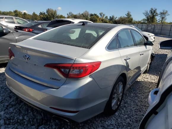 2015 Hyundai Sonata Sport с VIN 5NPE34AF1FH155370, выставлен на аукционе Copart как лот 84466575 с пробегом 82 395 миль миль и Списание • Salvage title. История ставок и продаж доступна на DreamBid. Изображение 3.