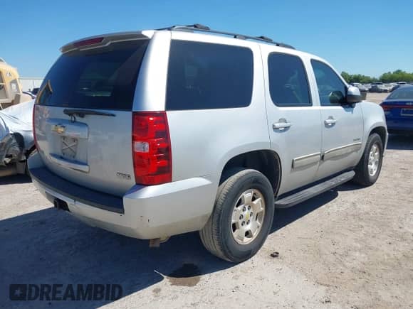 2011 Chevrolet Tahoe LS с VIN 1GNSCAE09BR162889, выставлен на аукционе IAAI как лот 42766203 с пробегом 213 510 миль миль и . История ставок и продаж доступна на DreamBid. Изображение 4.