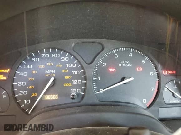 2000 Saturn SL with VIN 1G8ZK5271YZ182706, listed as a Copart auction lot 70810135 with 180,566 mi miles and Salvage title. Bid and sale history available at DreamBid. Image 9.