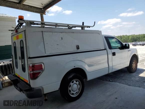 2010 Ford F-150 XL z VIN 1FTMF1CW1AKA46643, wystawiony jako Copart lot #54370785 z przebiegiem 141 766 mil mil oraz Czysty tytuł • Clean title. Historia ofert i sprzedaży dostępna na DreamBid. Obrazek 3.