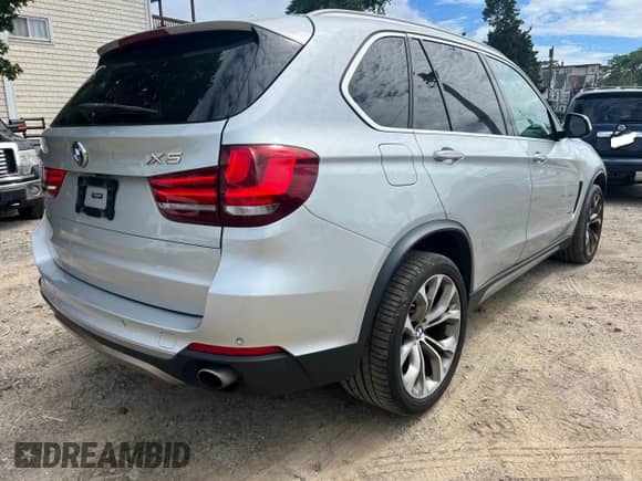 2017 BMW X5 xDrive35i с VIN 5UXKR0C53H0V50549, выставлен на аукционе Copart как лот 64083725 с пробегом 179 693 миль миль и Чистый • Clean title. История ставок и продаж доступна на DreamBid. Изображение 4.