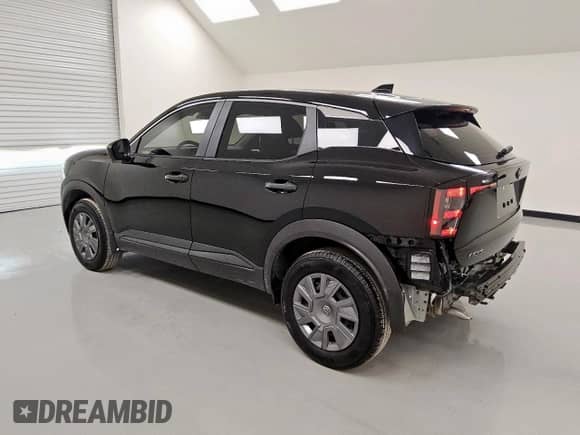 2025 Nissan Kicks S z VIN 3N8AP6BA1SL304277, wystawiony jako Copart lot #68971955 z przebiegiem 6 623 mil mil oraz Czysty tytuł • Clean title. Historia ofert i sprzedaży dostępna na DreamBid. Obrazek 2.