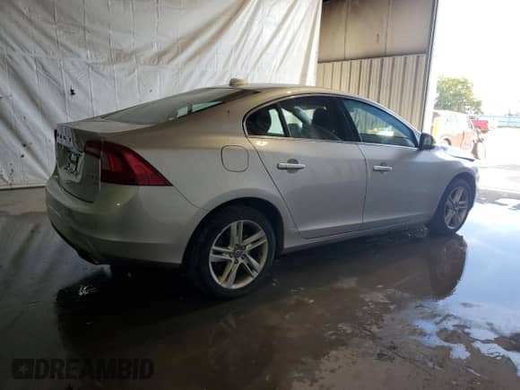 2015 Volvo S60 T5 Platinum с VIN YV1612TM2F2353008, выставлен на аукционе Copart как лот 69185513 с пробегом 70 403 миль миль и . История ставок и продаж доступна на DreamBid. Изображение 3.