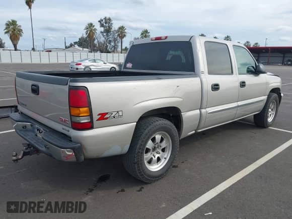2004 GMC Sierra 1500 SLE z VIN 2GTEK13T341371997, wystawiony jako IAAI lot #41495241 z przebiegiem 218 333 mil mil oraz . Historia ofert i sprzedaży dostępna na DreamBid. Obrazek 4.