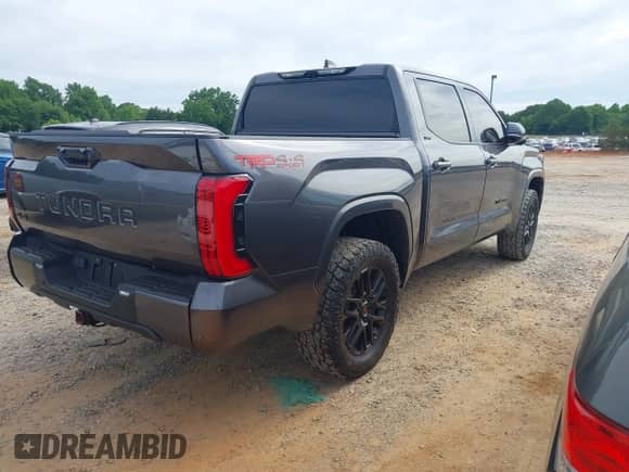 2022 Toyota Tundra SR5 with VIN 5TFLA5DB6NX018262, listed as a IAAI auction lot 42332590 with 58,136 mi miles and . Bid and sale history available at DreamBid. Image 4.