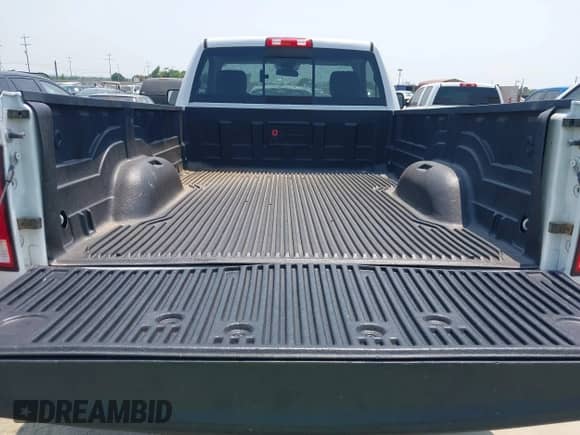 2018 Ram 1500 Tradesman z VIN 3C6JR6DT9JG234210, wystawiony jako IAAI lot #42235588 z przebiegiem 102 689 mil mil oraz . Historia ofert i sprzedaży dostępna na DreamBid. Obrazek 8.