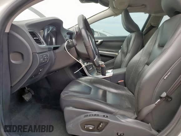 2015 Volvo S60 T5 Drive-E Platinum с VIN YV140MFM0F2336614, выставлен на аукционе Copart как лот 67355195 с пробегом 160 377 миль миль и Списание • Salvage title. История ставок и продаж доступна на DreamBid. Изображение 7.