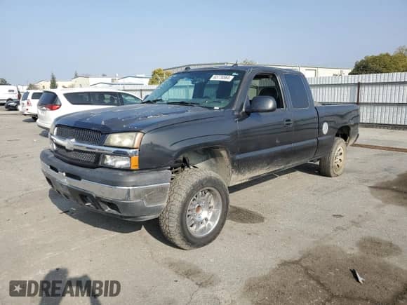 2005 Chevrolet Silverado 1500 LS z VIN 2GCEC19VX51256322, wystawiony jako Copart lot #83776564 z przebiegiem Nie podano mil oraz Szkoda całkowita • Salvage title. Historia ofert i sprzedaży dostępna na DreamBid. Obrazek 1.