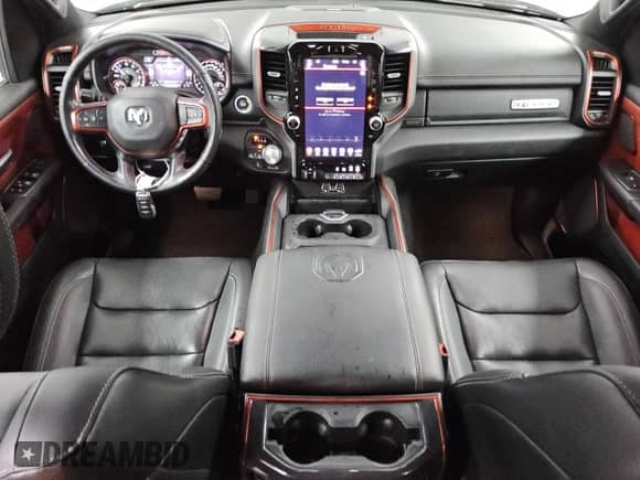 2020 Ram 1500 Rebel z VIN 1C6SRFLT7LN137992, wystawiony jako Copart lot #86550465 z przebiegiem 45 615 mil mil oraz Czysty tytuł • Clean title. Historia ofert i sprzedaży dostępna na DreamBid. Obrazek 8.