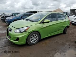 2014 Hyundai Accent GS z VIN KMHCT5AE7EU183050, wystawiony jako Copart lot #70704735 z przebiegiem 66 922 mil mil oraz Nie do naprawy • Non repairable. Historia ofert i sprzedaży dostępna na DreamBid. Obrazek 1.