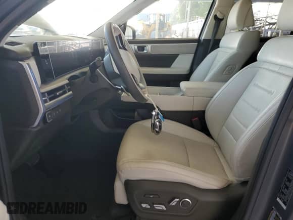 2024 Hyundai Santa Fe Calligraphy z VIN 5NMP54G17RH016912, wystawiony jako Copart lot #69821565 z przebiegiem 16 316 mil mil oraz Szkoda całkowita • Salvage title. Historia ofert i sprzedaży dostępna na DreamBid. Obrazek 7.