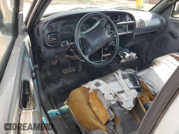 2001 Dodge 1500 Work Special z VIN 1B7HC16X01S234553, wystawiony jako Copart lot #61463945 z przebiegiem 290 738 mil mil oraz Szkoda całkowita • Salvage title. Historia ofert i sprzedaży dostępna na DreamBid. Obrazek 8.