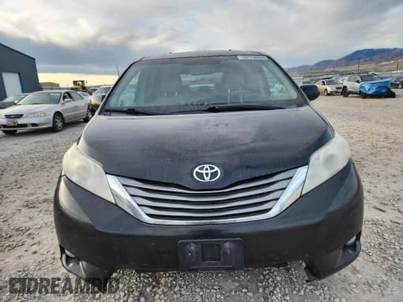 2013 Toyota Sienna XLE with VIN 5TDDK3DC3DS062951, listed as a Copart auction lot 82750885 with 179,546 mi miles and Clean title. Bid and sale history available at DreamBid. Image 5.