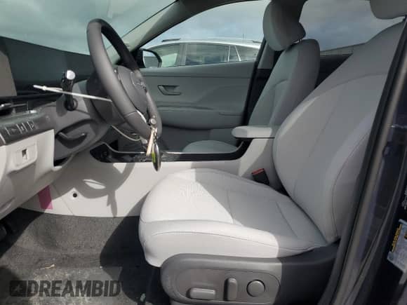 2025 Hyundai Kona SEL с VIN KM8HB3AB6SU327380, выставлен на аукционе Copart как лот 84400595 с пробегом 71 миль миль и На запчасти • Non repairable. История ставок и продаж доступна на DreamBid. Изображение 7.
