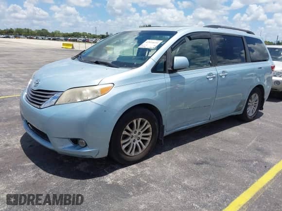 2015 Toyota Sienna XLE with VIN 5TDYK3DC3FS537633, listed as a IAAI auction lot 42534653 with 250,730 mi miles and . Bid and sale history available at DreamBid. Image 20.