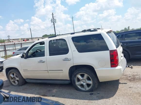 2011 Chevrolet Tahoe LTZ с VIN 1GNSCCE07BR383452, выставлен на аукционе IAAI как лот 43137193 с пробегом 219 990 миль миль и . История ставок и продаж доступна на DreamBid. Изображение 14.
